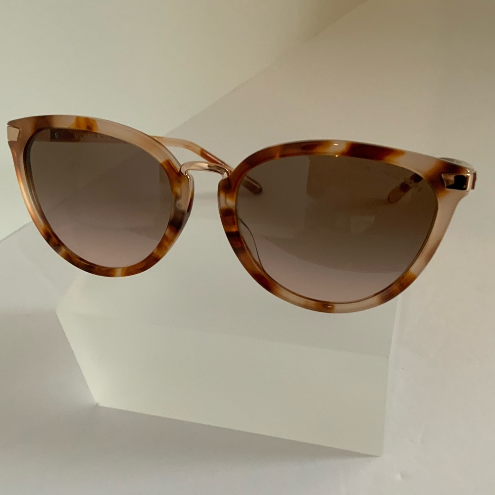 ❗️SOLD❗️Michael Kors Pink Havana Claremont  Sunglasses NWT